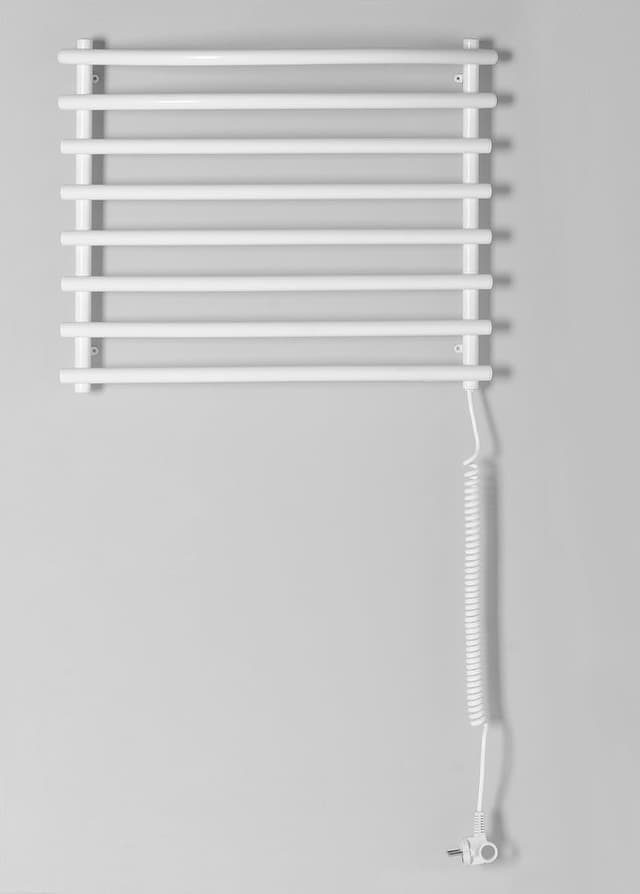Elektryczna suszarka na ręczniki 570x465mm, 72W, biały