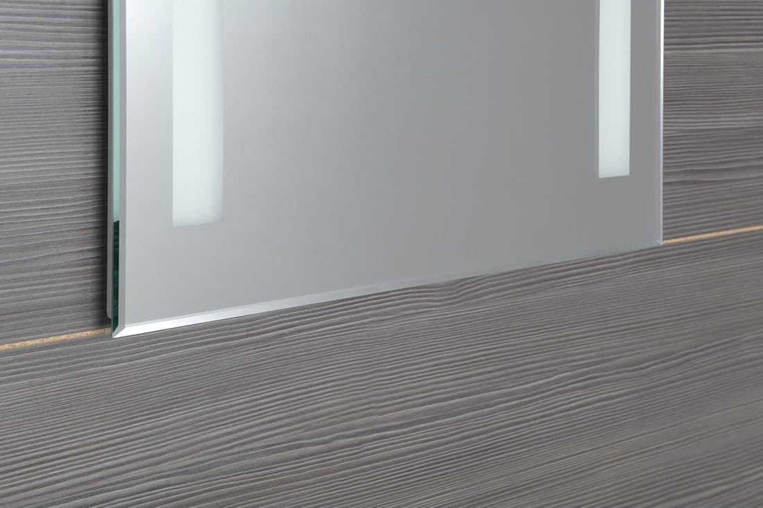 Lustro z oświetleniem LED 60x80cm, wyłącznik