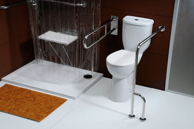 HANDICAP kompakt WC wysoki 36,3x67,2cm, odpływ pionowy