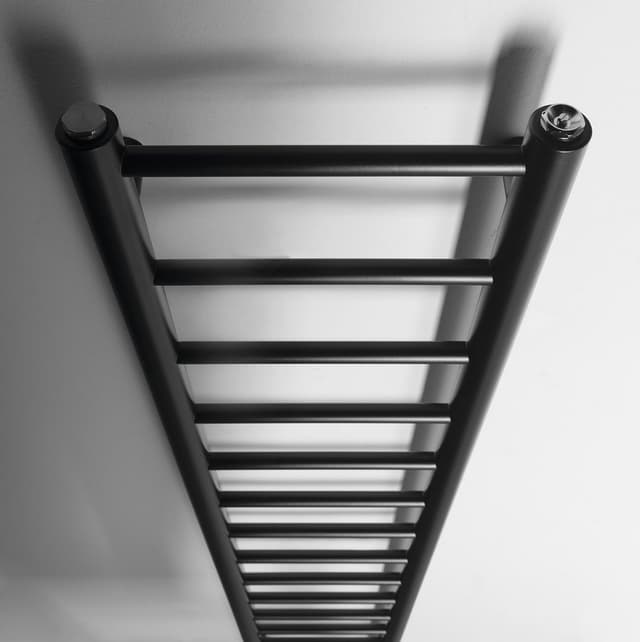 DINA grzejnik łazienkowy 300x1740 mm, czarny mat