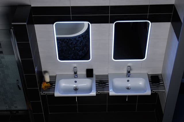 FLOAT Lustro z podświetleniem LED 50x70cm, białe