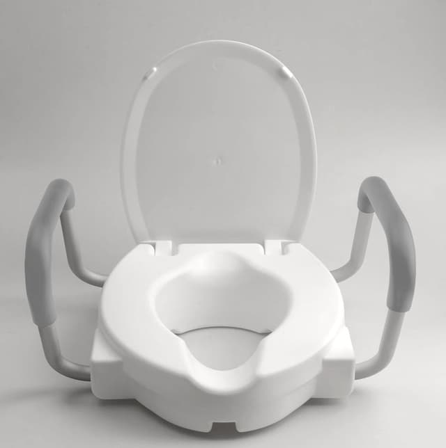 HANDICAP Deska WC podwyższona 10 cm, z uchwytami, biała