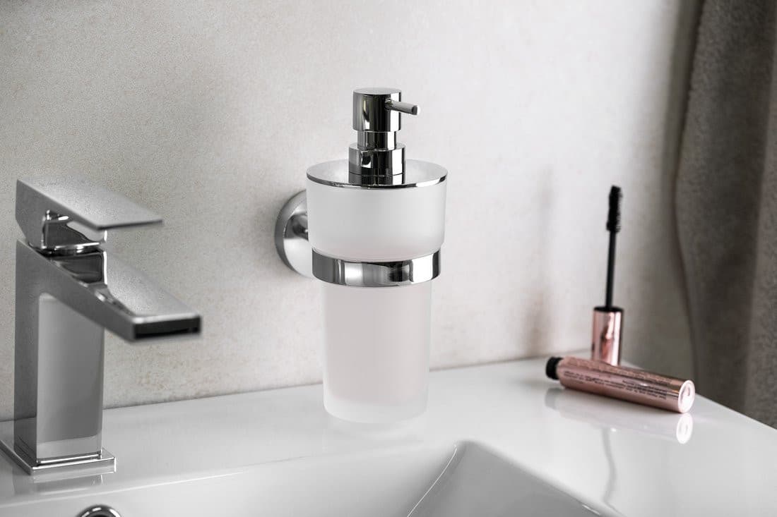LARISSA mydleniczka 250ml, skło mleczne, chrom