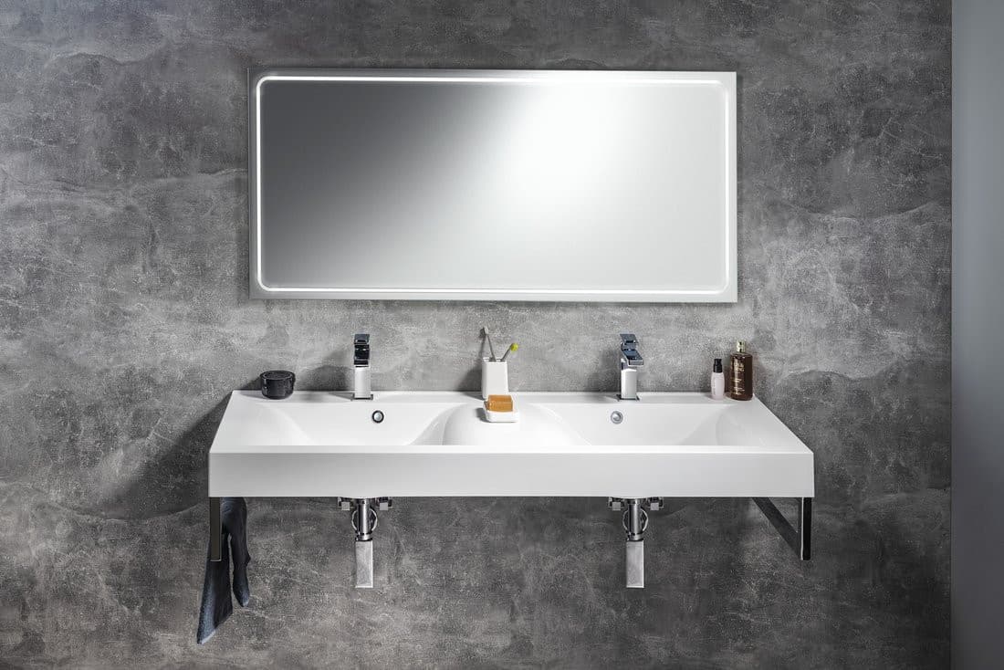 Lustro GEMINI z oświetleniem LED 130x60cm