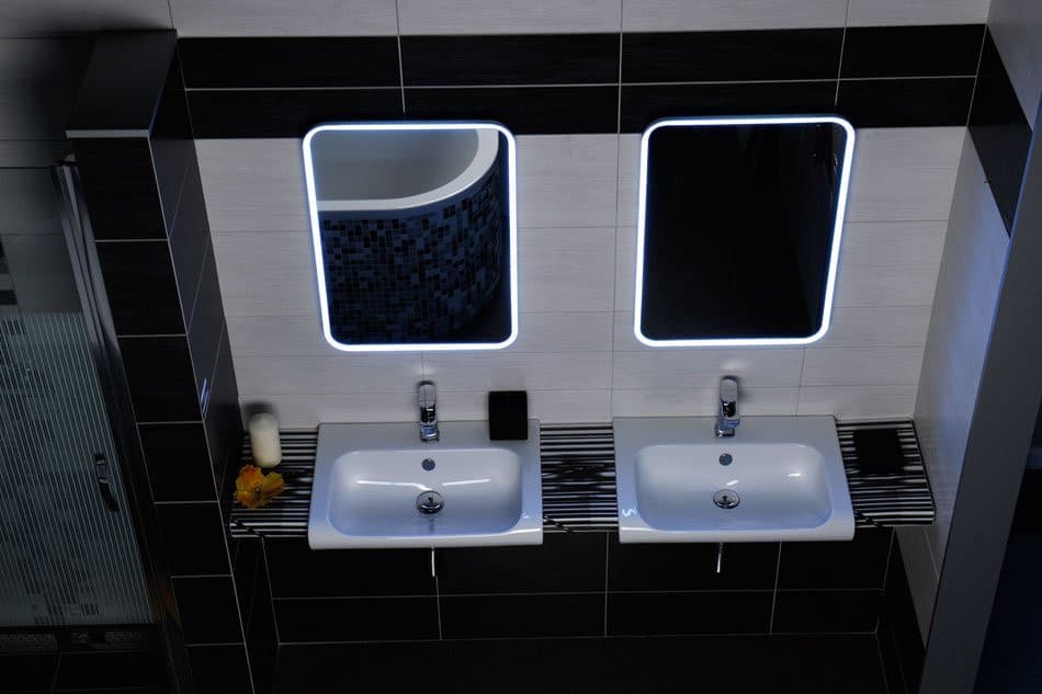 FLOAT Lustro z podświetleniem LED 60x80cm, białe